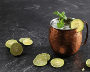 Drinks Mule com Toque Brasileiro: Lima, Gengibre e Cachaça